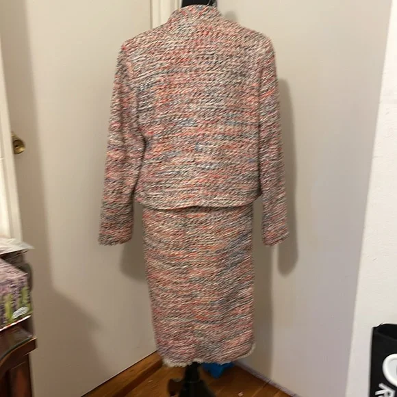 Ladies skirt suit -new - Picture 5 of 7